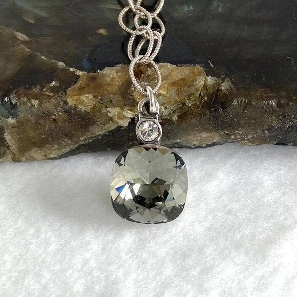 Sterling Silver 925 Cushion Cut Swarovski Crystal Twisted Link Pendant Necklace - Picture 3 of 16